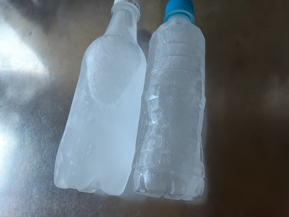食塩水を凍らせたペットボトル