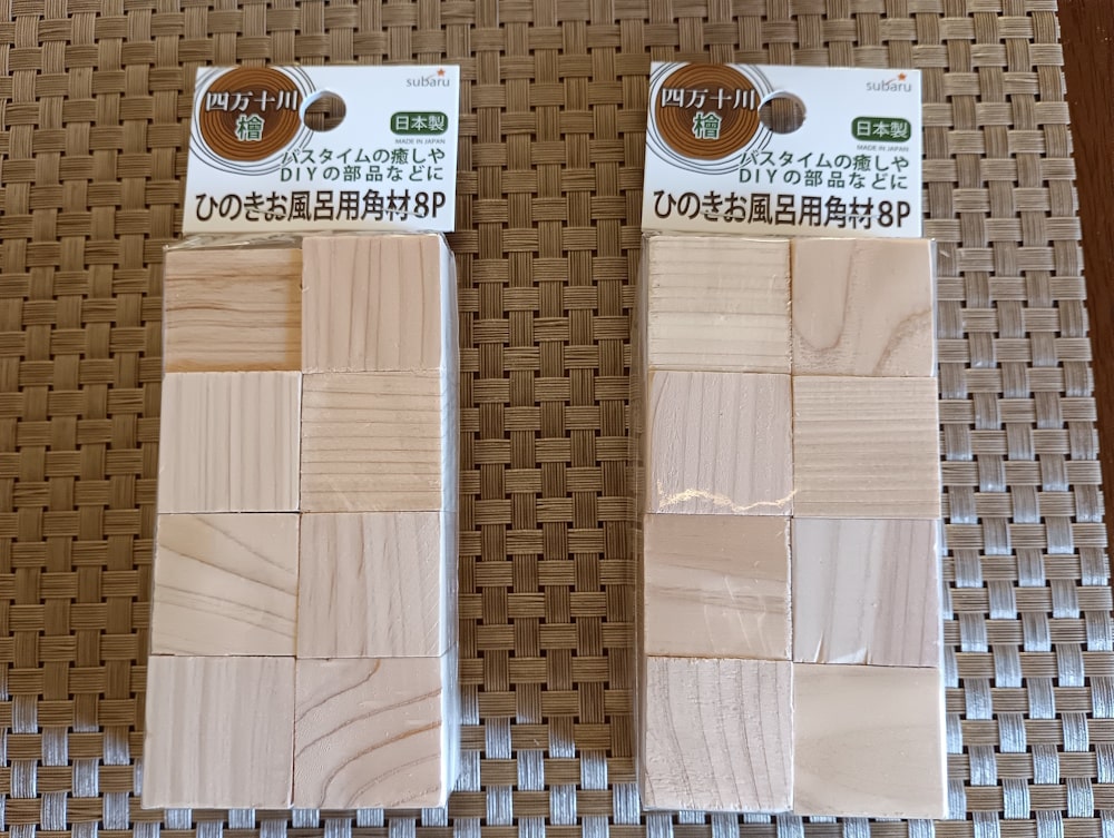 転倒防止用ヒノキ（針葉樹）角材・ブロックでダニ防止