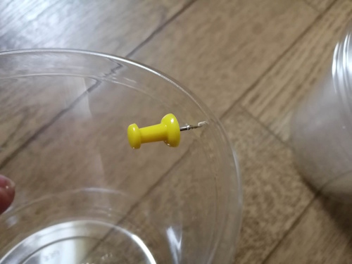 カップ本体にも穴開け